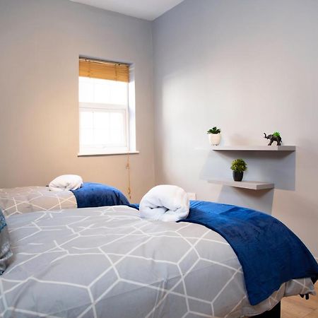 City Centre 2 Bed Flat Sleeps 3 For Work And Leisure With Free Wifi By Amazing Spaces Relocations Ltd Warrington Kültér fotó
