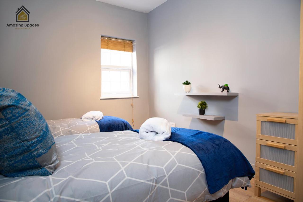 City Centre 2 Bed Flat Sleeps 3 For Work And Leisure With Free Wifi By Amazing Spaces Relocations Ltd Warrington Kültér fotó