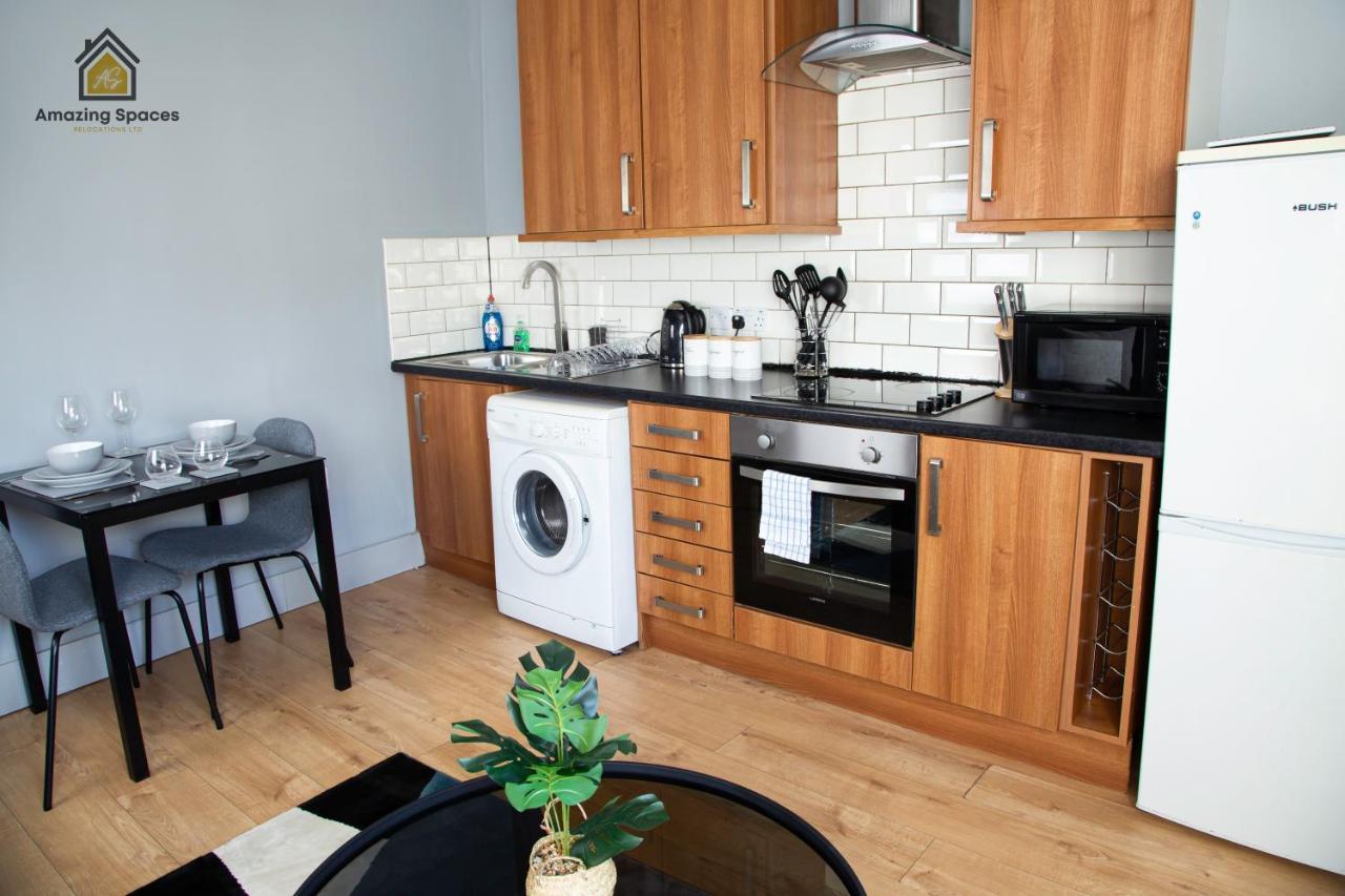 City Centre 2 Bed Flat Sleeps 3 For Work And Leisure With Free Wifi By Amazing Spaces Relocations Ltd Warrington Kültér fotó