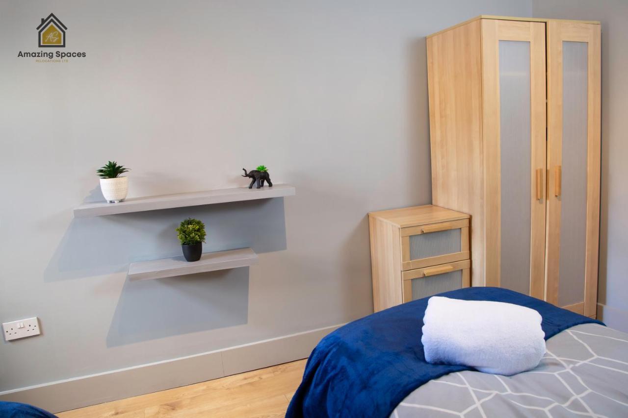City Centre 2 Bed Flat Sleeps 3 For Work And Leisure With Free Wifi By Amazing Spaces Relocations Ltd Warrington Kültér fotó