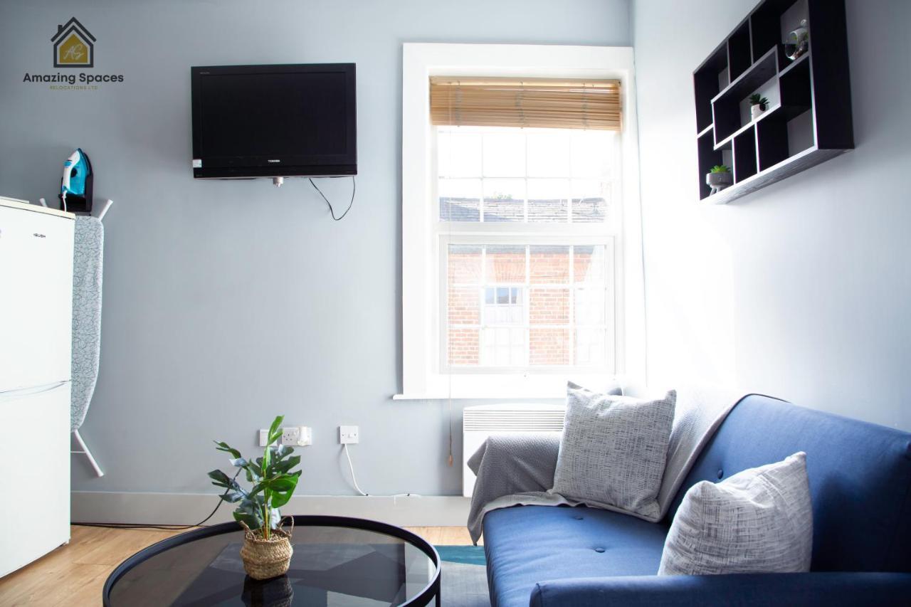 City Centre 2 Bed Flat Sleeps 3 For Work And Leisure With Free Wifi By Amazing Spaces Relocations Ltd Warrington Kültér fotó